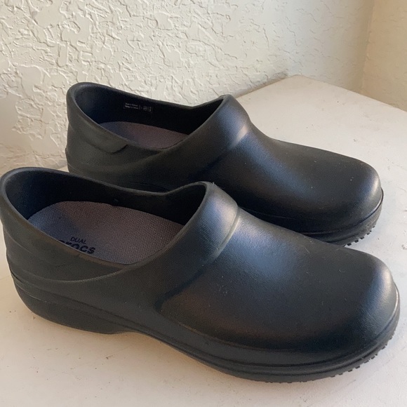 Crocs comfort slip resistant black clogs - Picture 4 of 9